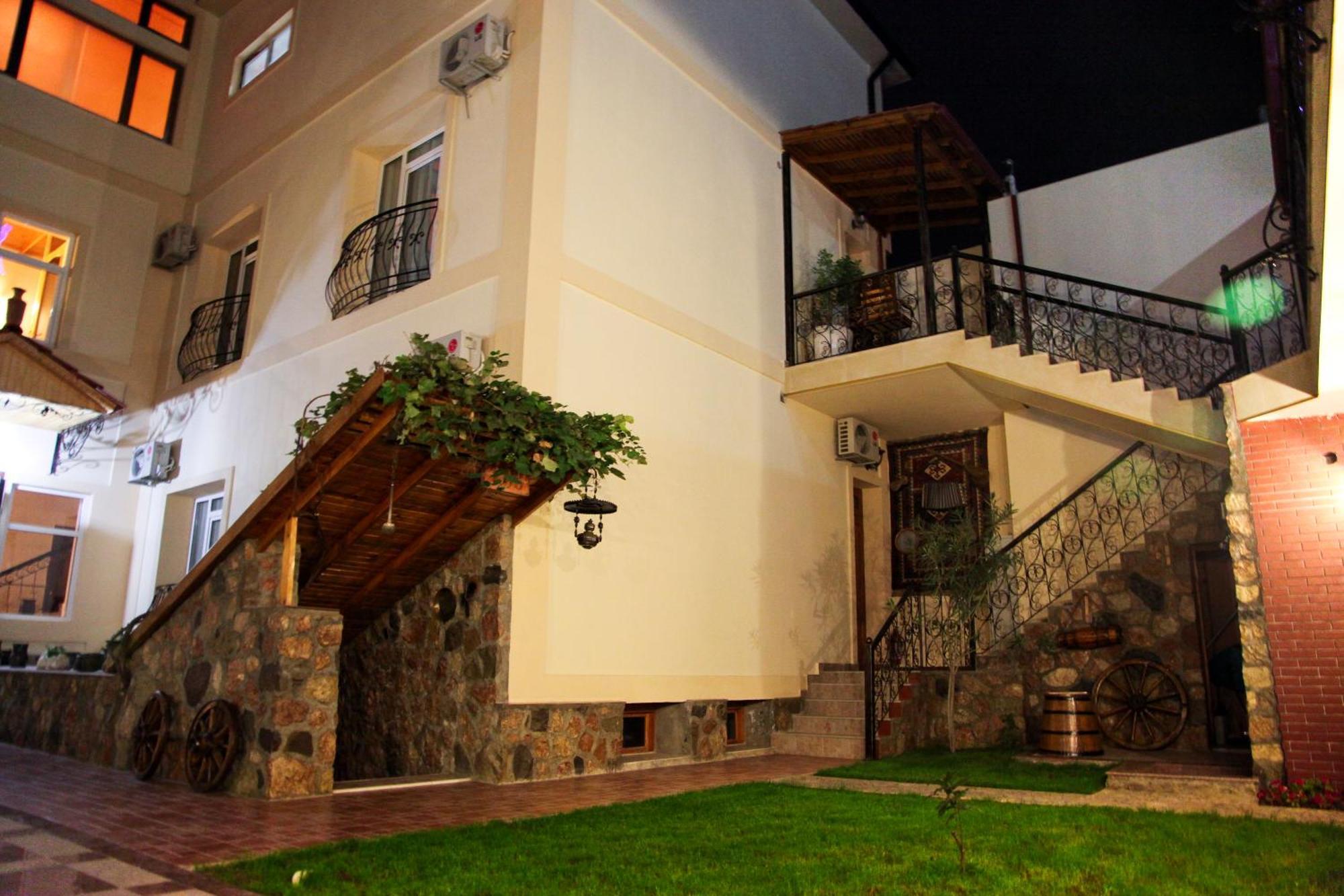 East Legend Hotel Баку Екстер'єр фото