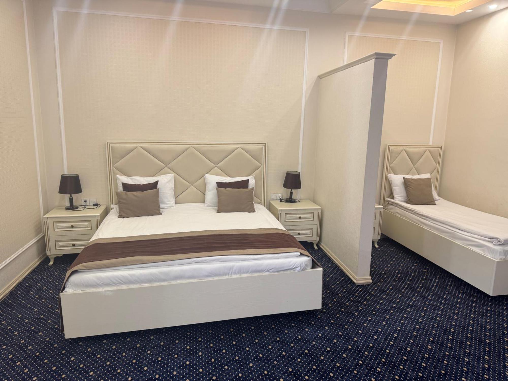 East Legend Hotel Баку Екстер'єр фото